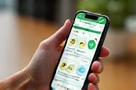Main utilisant l’application Livraison Fraîche sur un smartphone